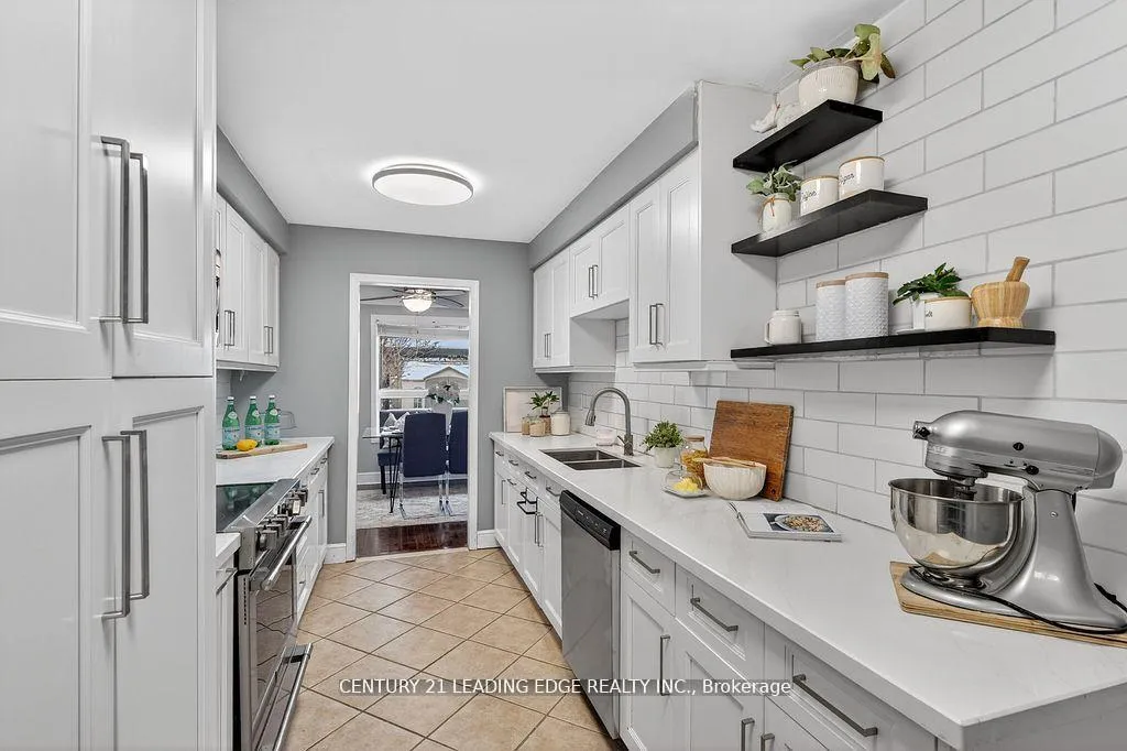 Photo 6 of 56 Ivory Court, Clarington, Bowmanville — HOMEH