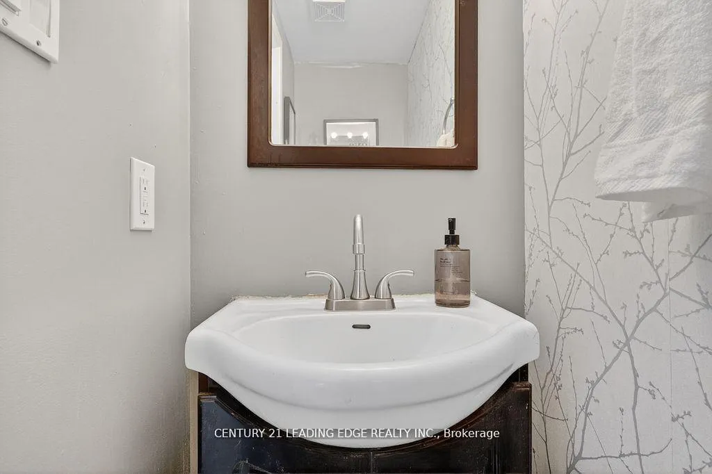 Photo 17 of 56 Ivory Court, Clarington, Bowmanville — HOMEH