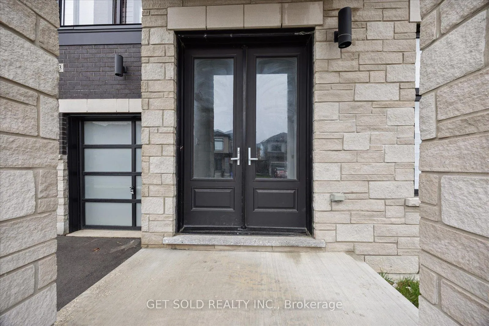 Photo 3 of 263 Factor Street, Vaughan, Kleinburg — HOMEH