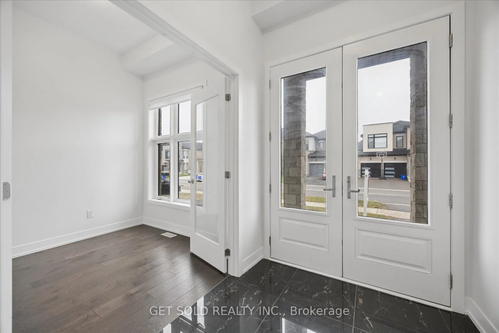 Photo 4 of 263 Factor Street, Vaughan, Kleinburg — HOMEH