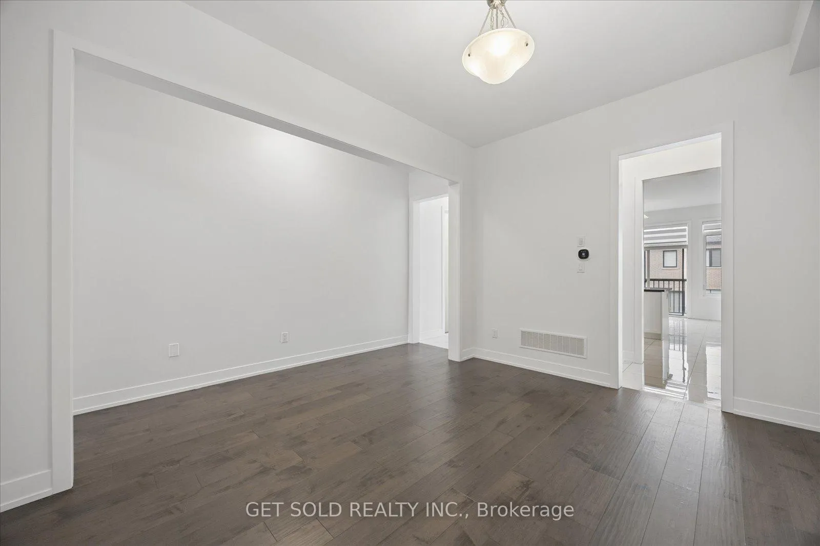 Photo 10 of 263 Factor Street, Vaughan, Kleinburg — HOMEH