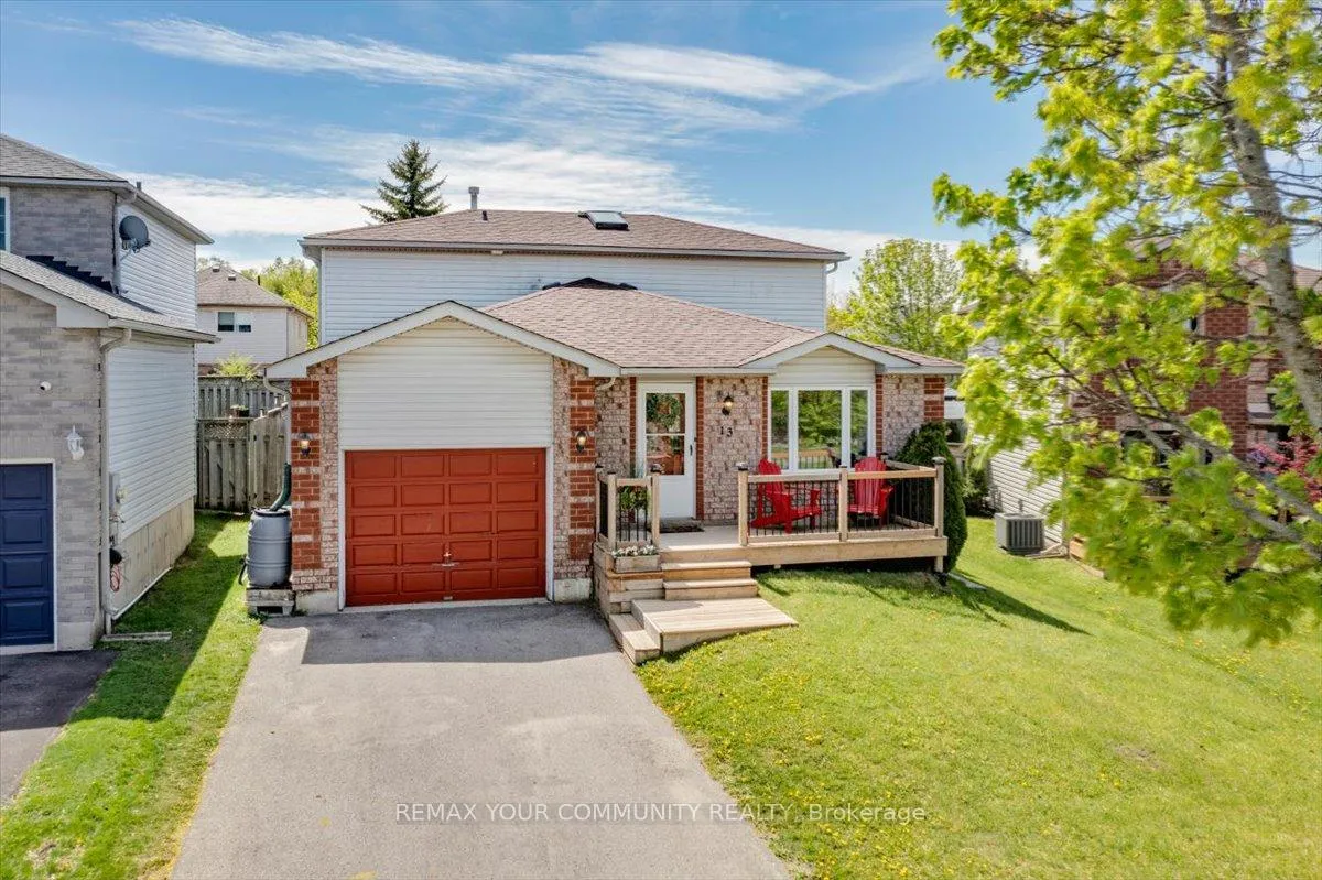 Photo 2 of 13 Waddington Crescent, Barrie, Holly — HOMEH