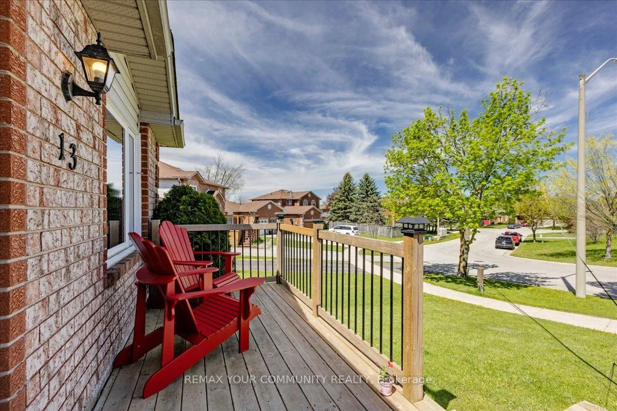 Photo 3 of 13 Waddington Crescent, Barrie, Holly — HOMEH