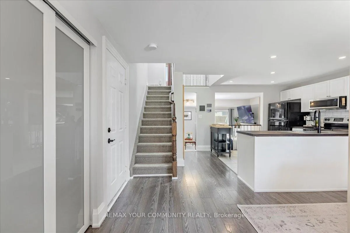 Photo 7 of 13 Waddington Crescent, Barrie, Holly — HOMEH