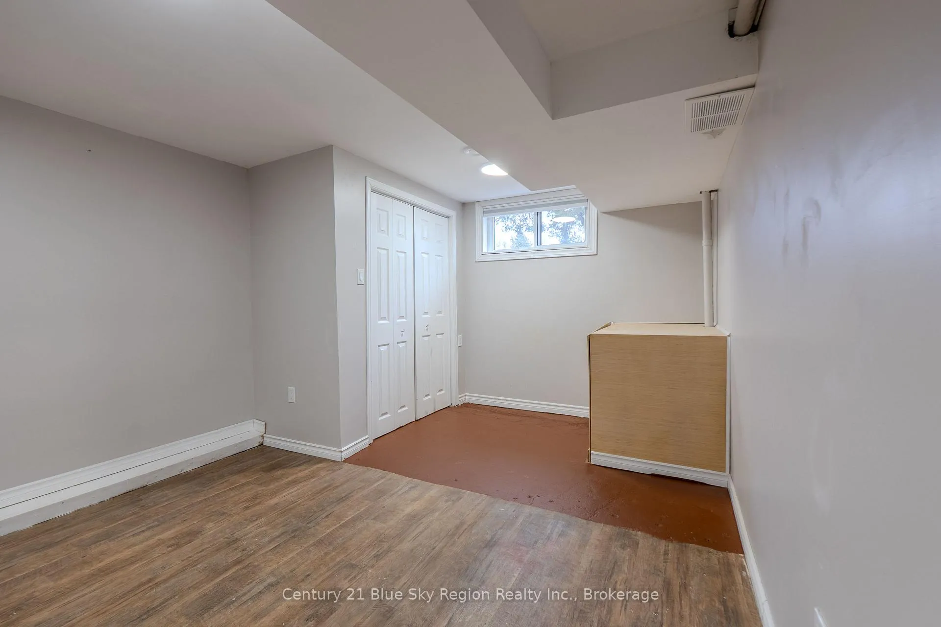 Photo 4 of 862 Lakeshore Drive, North Bay, Ferris — HOMEH