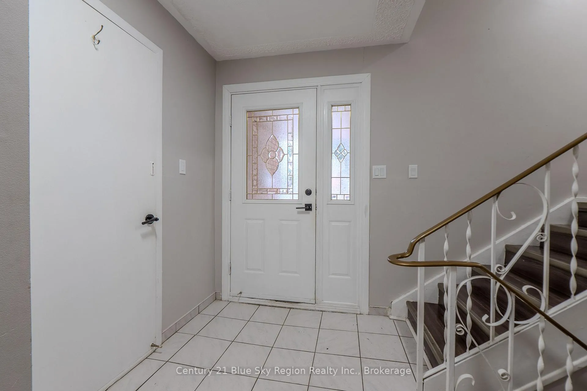 Photo 13 of 862 Lakeshore Drive, North Bay, Ferris — HOMEH