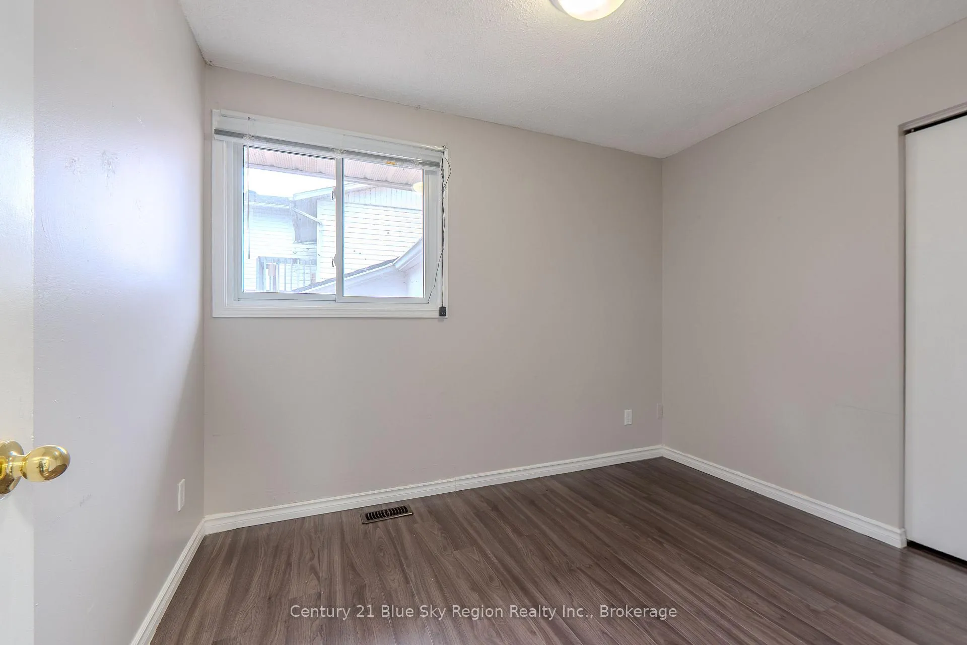 Photo 17 of 862 Lakeshore Drive, North Bay, Ferris — HOMEH