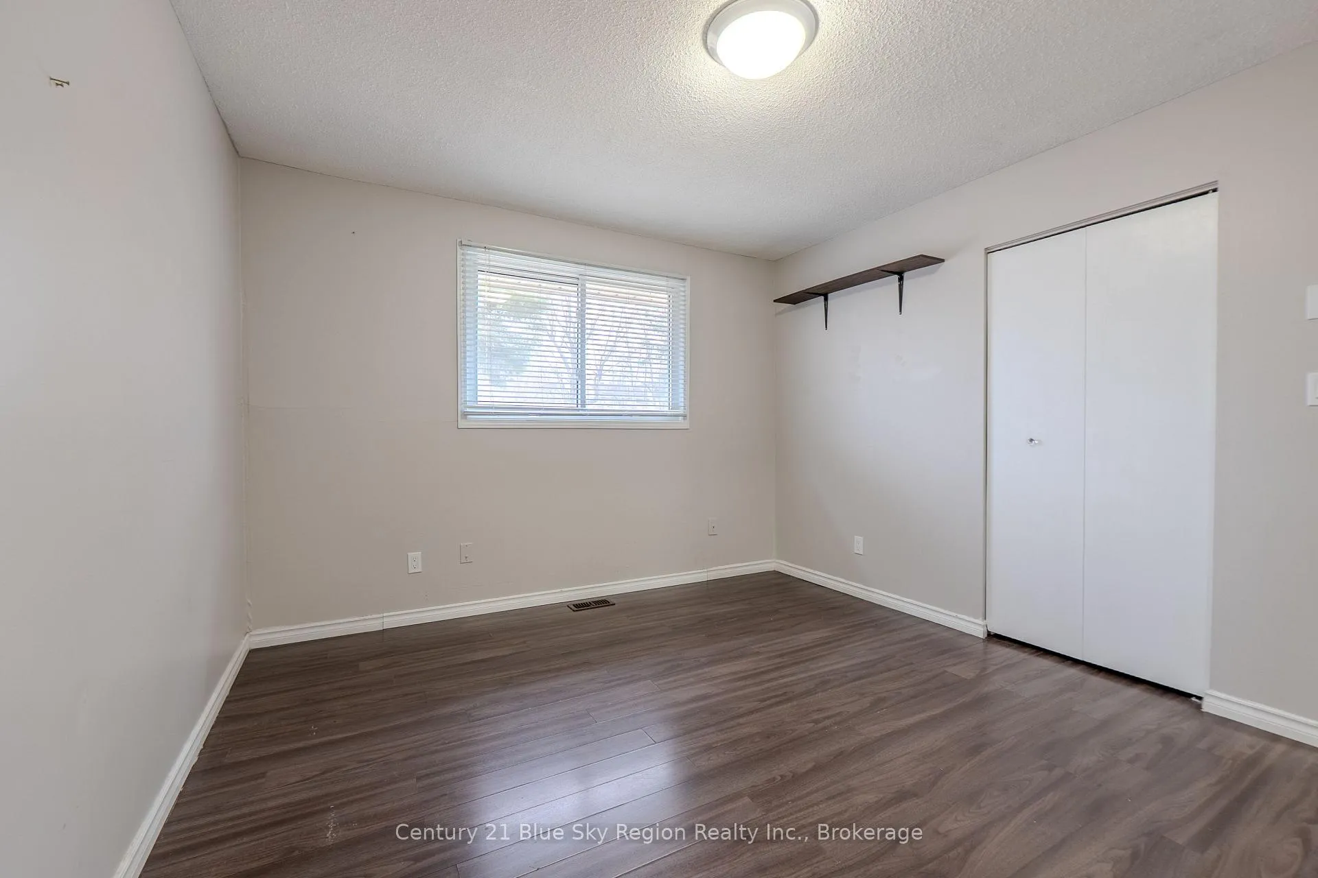 Photo 19 of 862 Lakeshore Drive, North Bay, Ferris — HOMEH