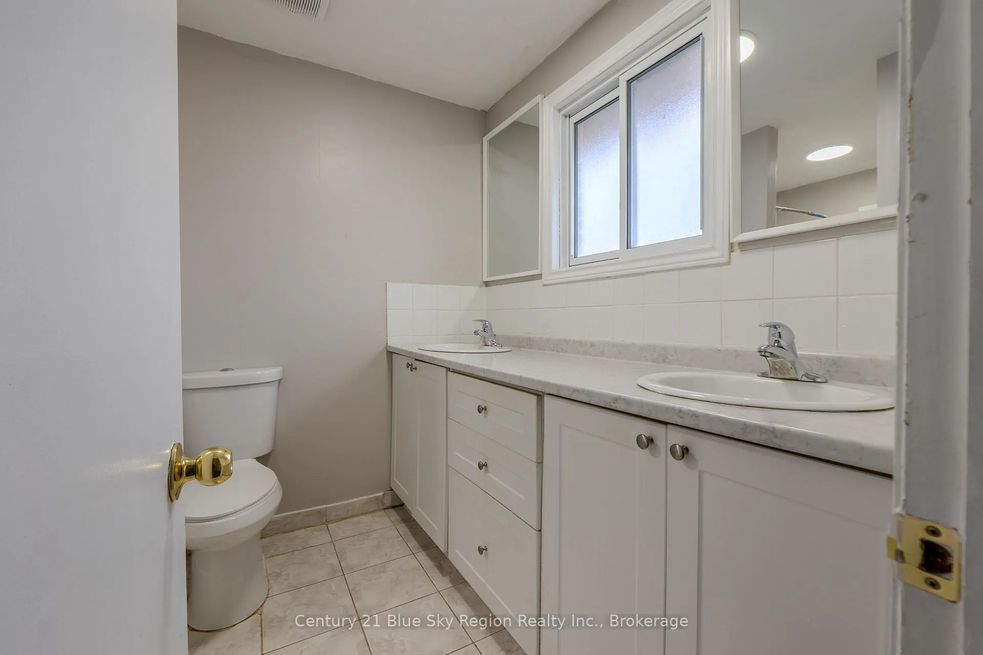 Photo 21 of 862 Lakeshore Drive, North Bay, Ferris — HOMEH