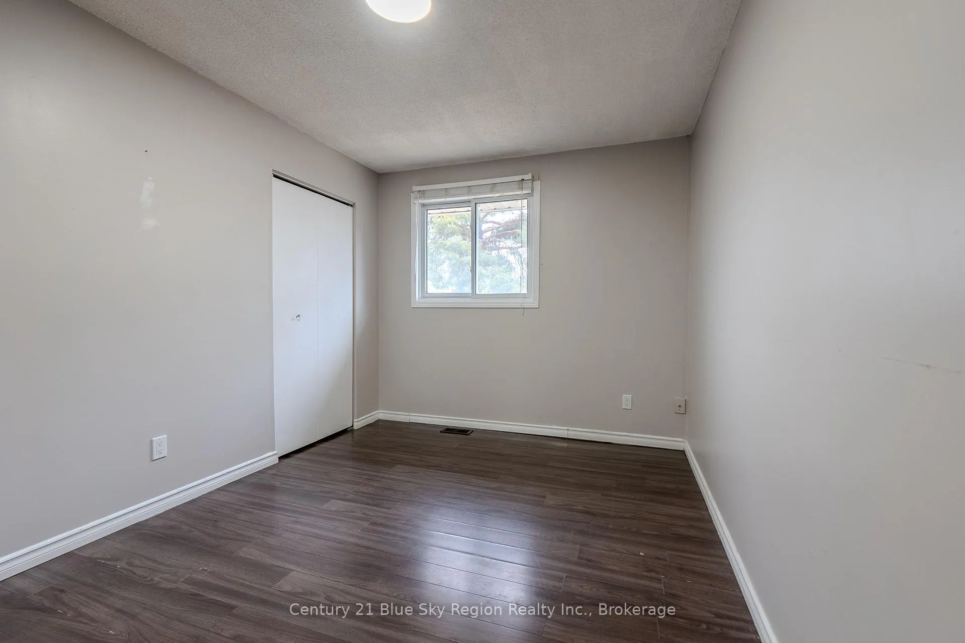 Photo 23 of 862 Lakeshore Drive, North Bay, Ferris — HOMEH