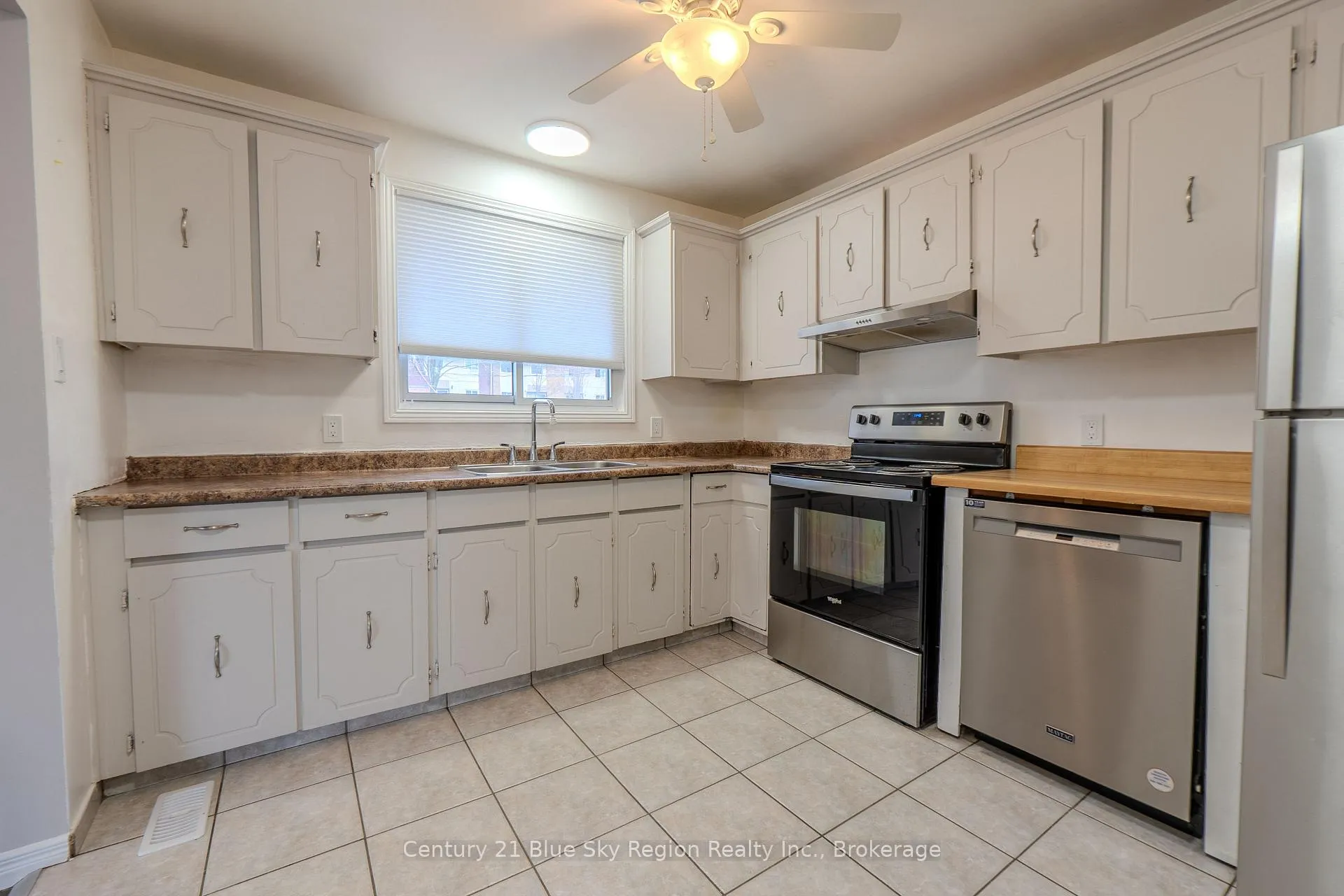 Photo 30 of 862 Lakeshore Drive, North Bay, Ferris — HOMEH