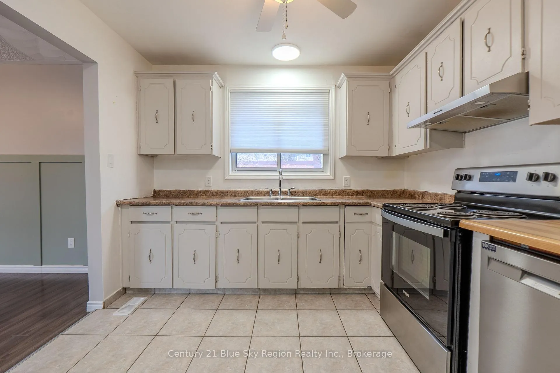Photo 31 of 862 Lakeshore Drive, North Bay, Ferris — HOMEH