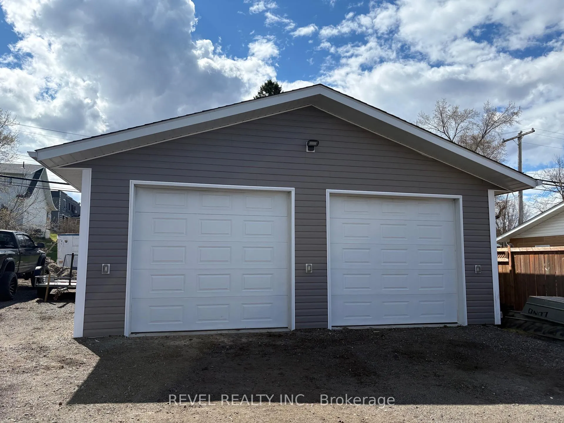 Photo 2 of 241 Sixth Avenue, Cochrane — HOMEH