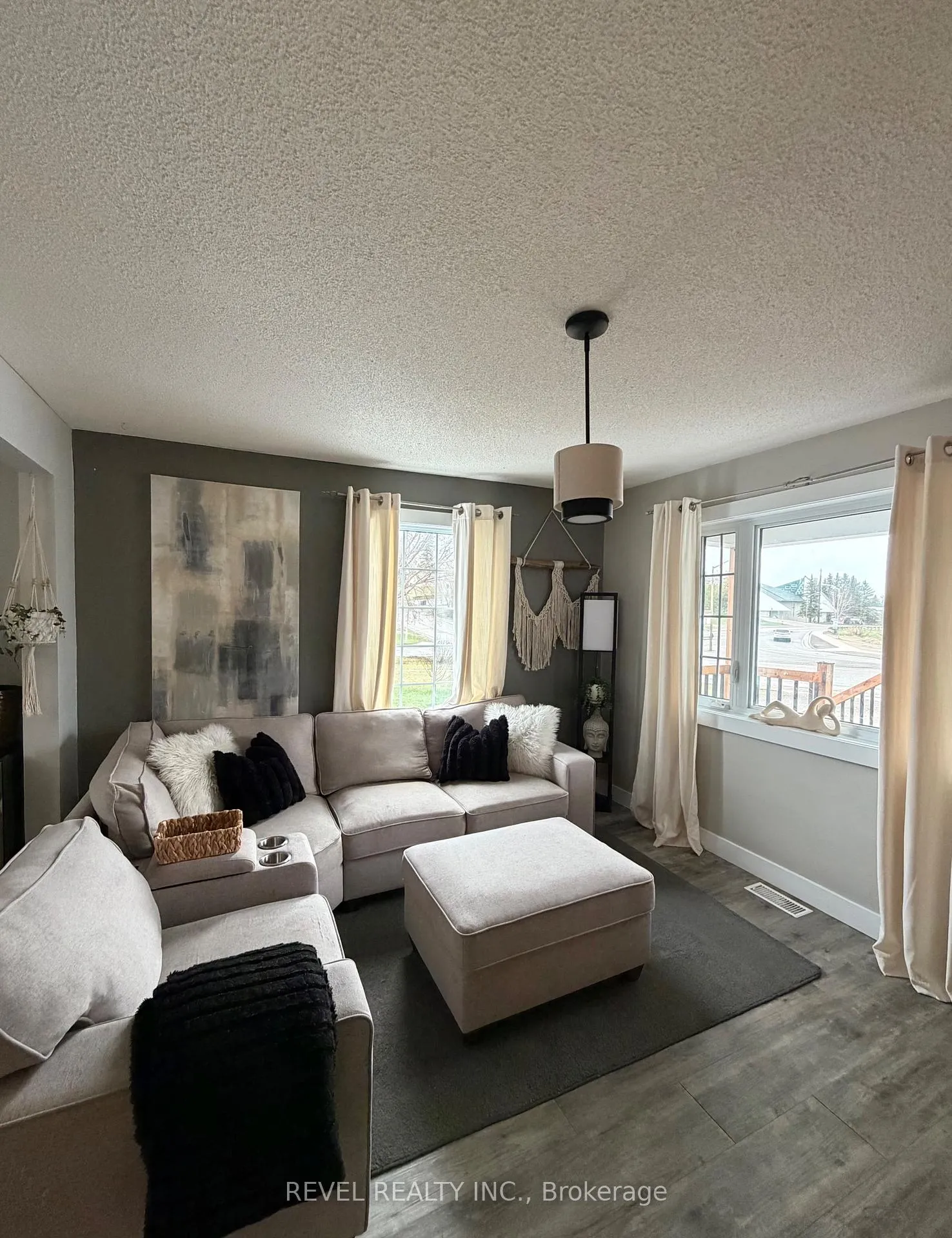 Photo 7 of 241 Sixth Avenue, Cochrane — HOMEH