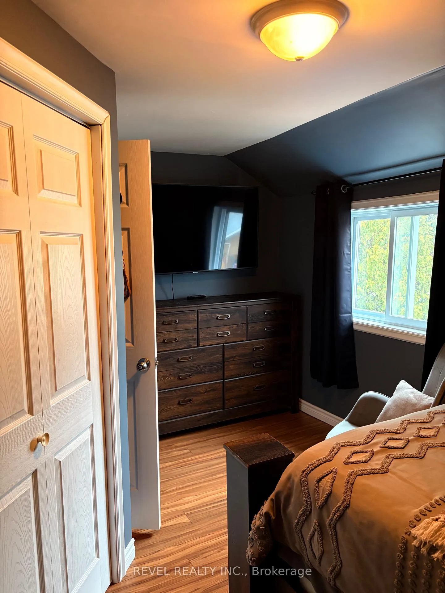 Photo 16 of 241 Sixth Avenue, Cochrane — HOMEH