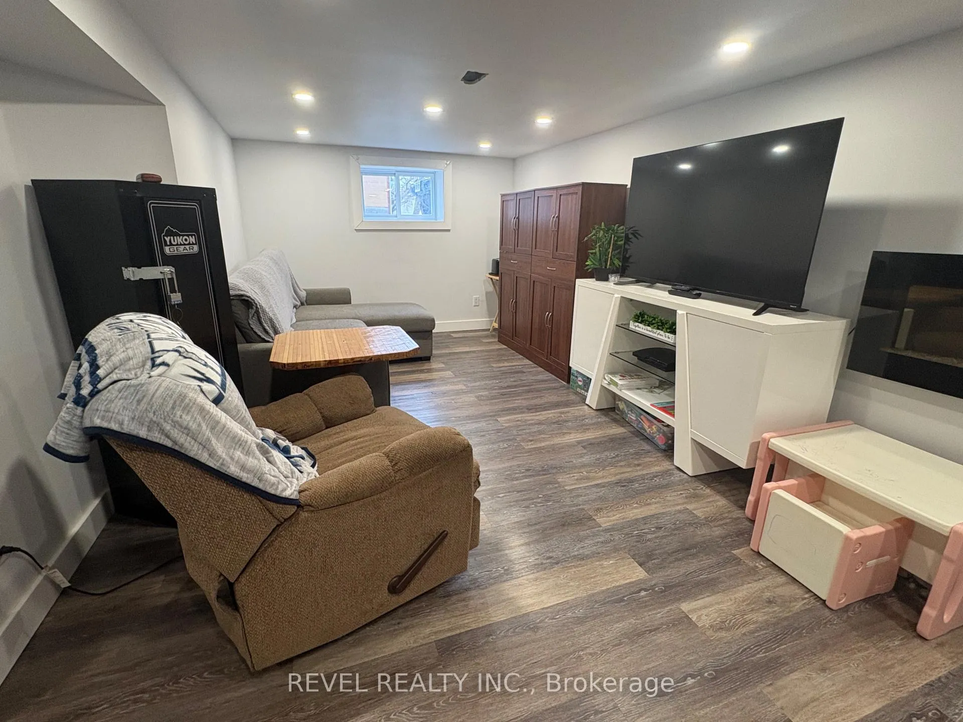 Photo 18 of 241 Sixth Avenue, Cochrane — HOMEH