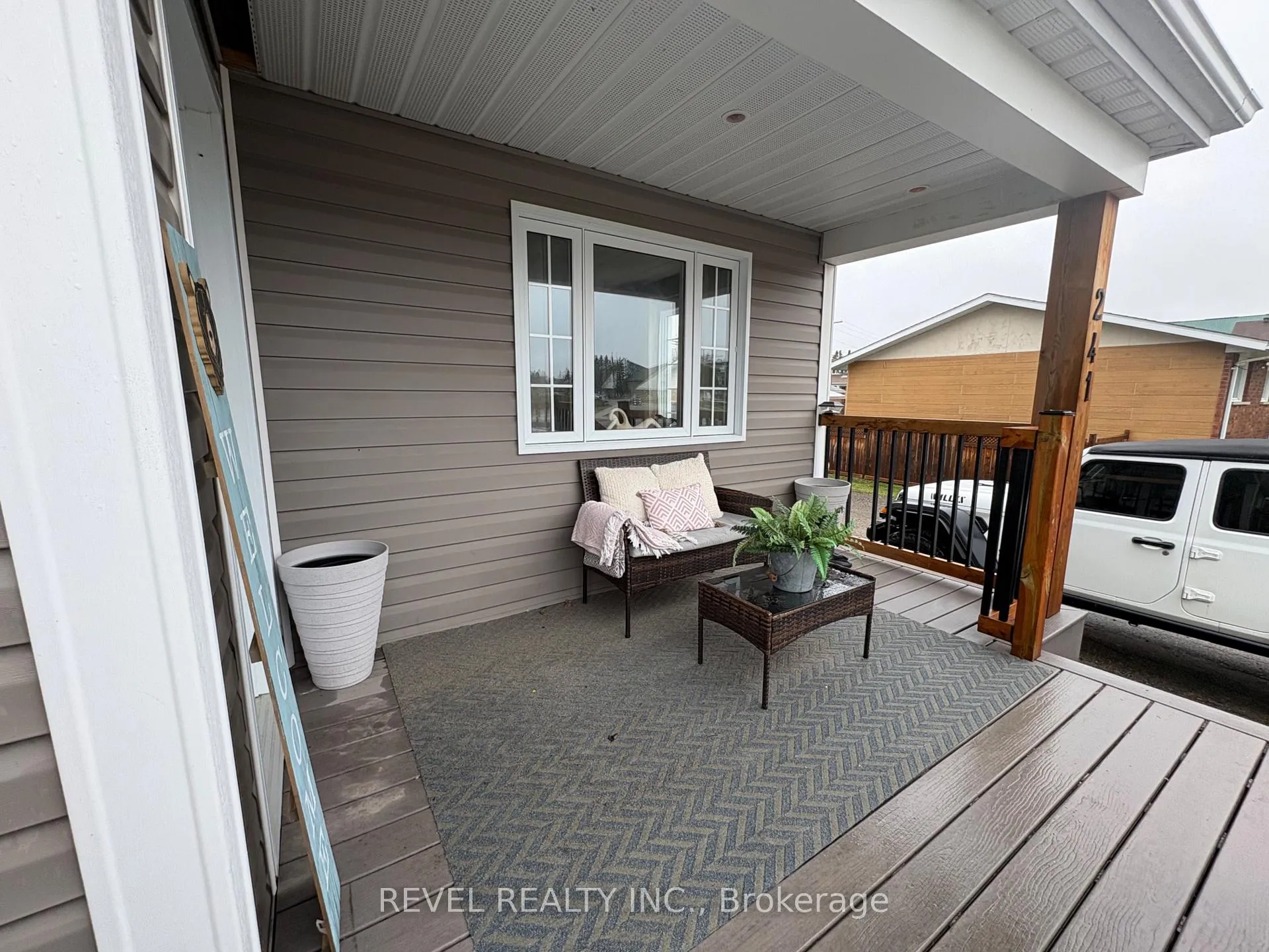 Photo 21 of 241 Sixth Avenue, Cochrane — HOMEH