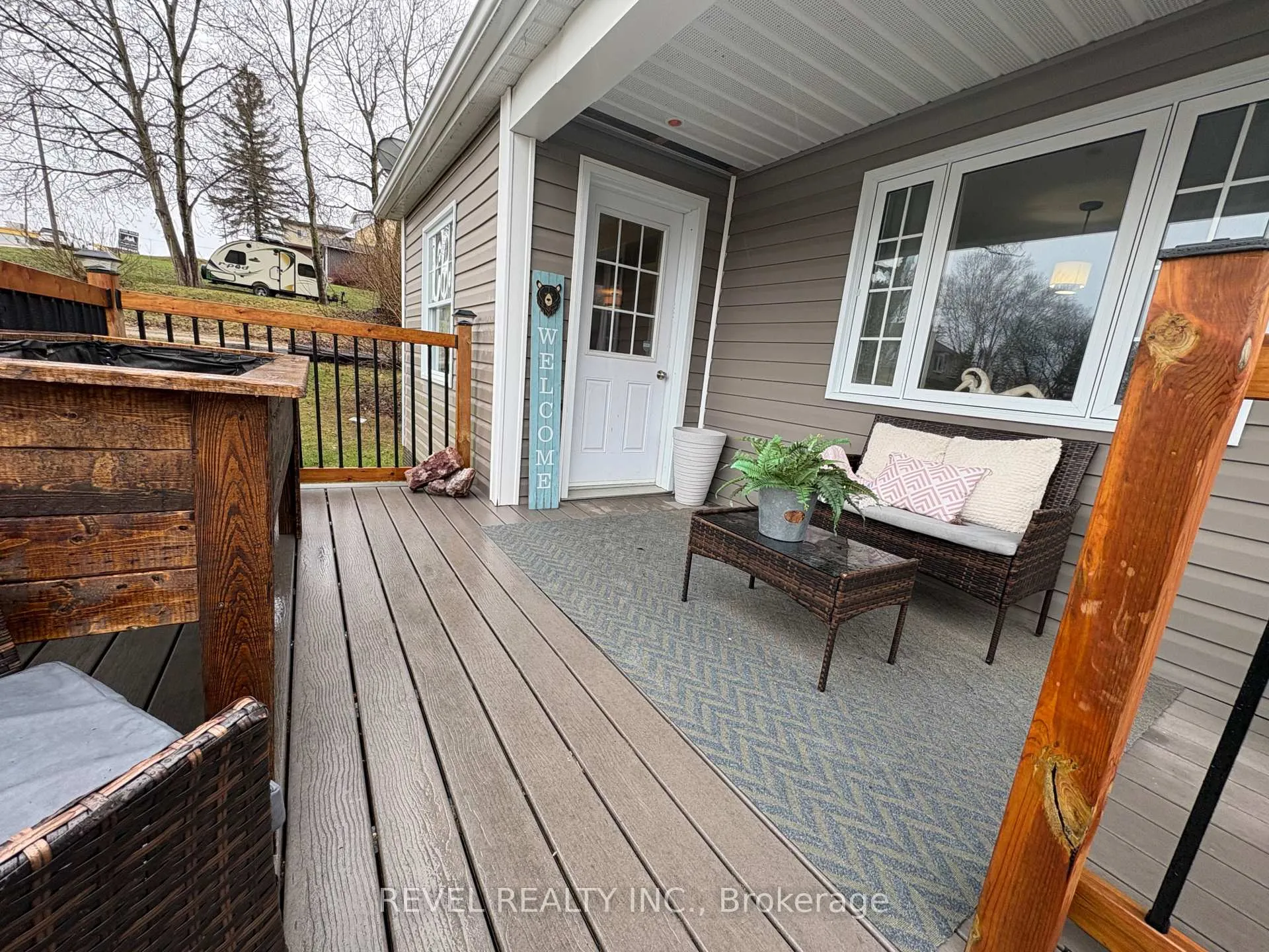 Photo 22 of 241 Sixth Avenue, Cochrane — HOMEH