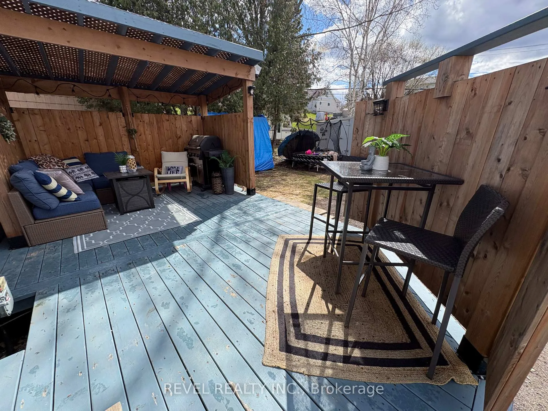 Photo 23 of 241 Sixth Avenue, Cochrane — HOMEH