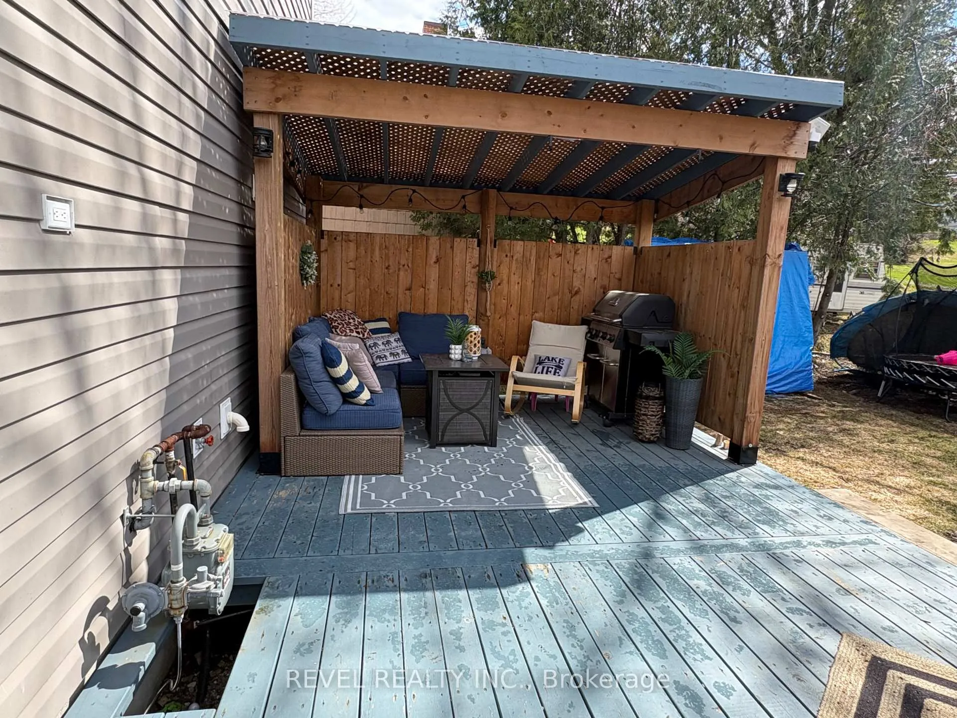 Photo 24 of 241 Sixth Avenue, Cochrane — HOMEH