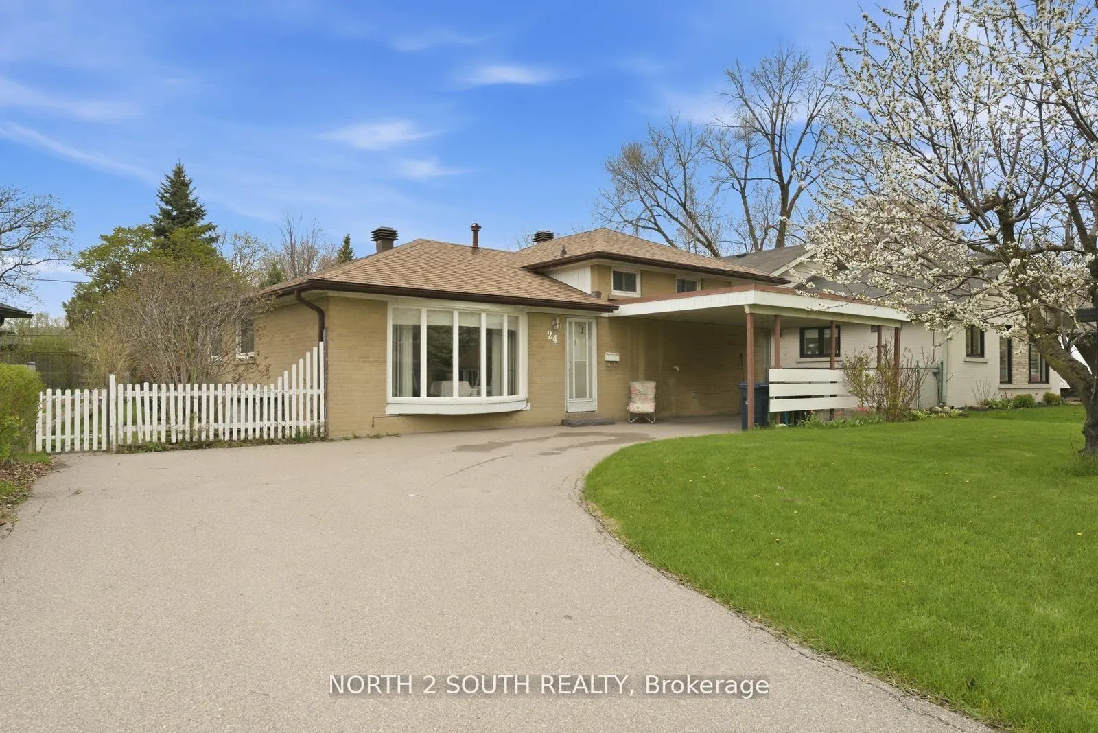 Photo 4 of 24 Vanderbrent Crescent, Etobicoke, Willowridge-Martingrove-Richview — HOMEH