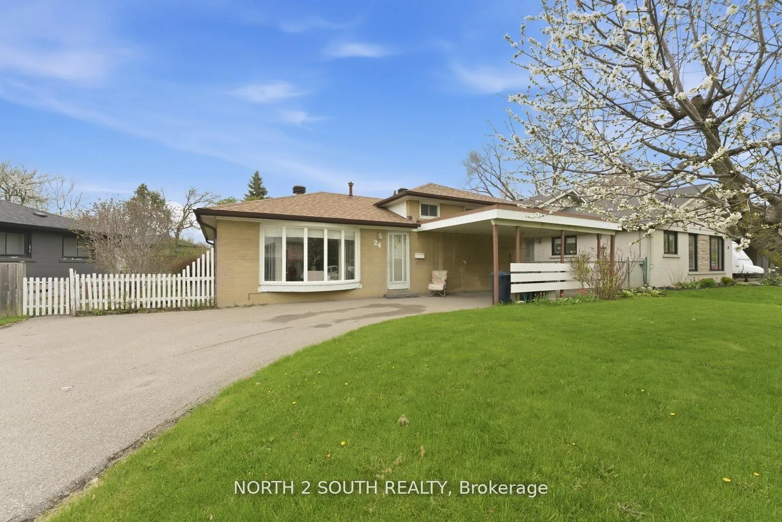 Photo 5 of 24 Vanderbrent Crescent, Etobicoke, Willowridge-Martingrove-Richview — HOMEH
