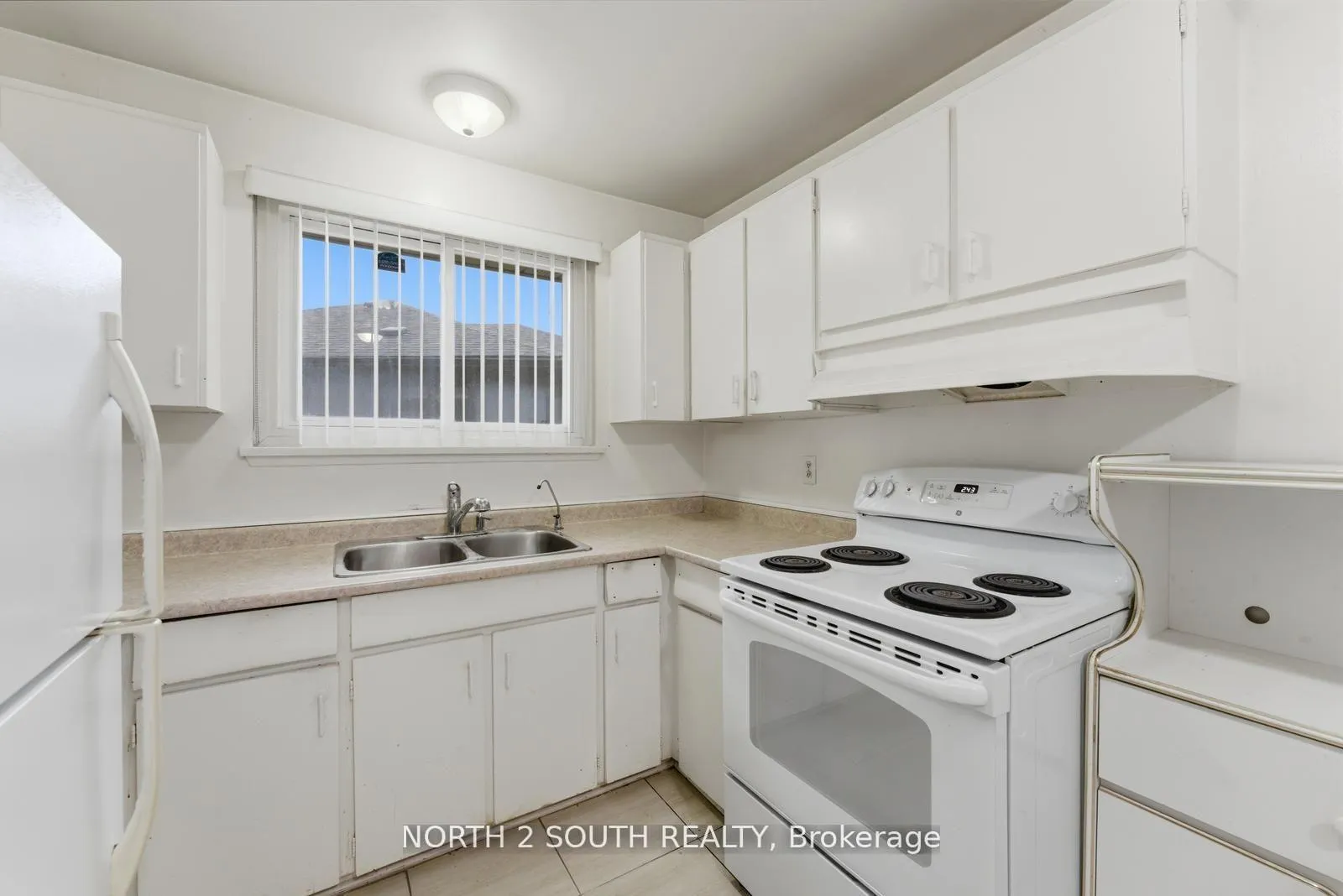 Photo 17 of 24 Vanderbrent Crescent, Etobicoke, Willowridge-Martingrove-Richview — HOMEH