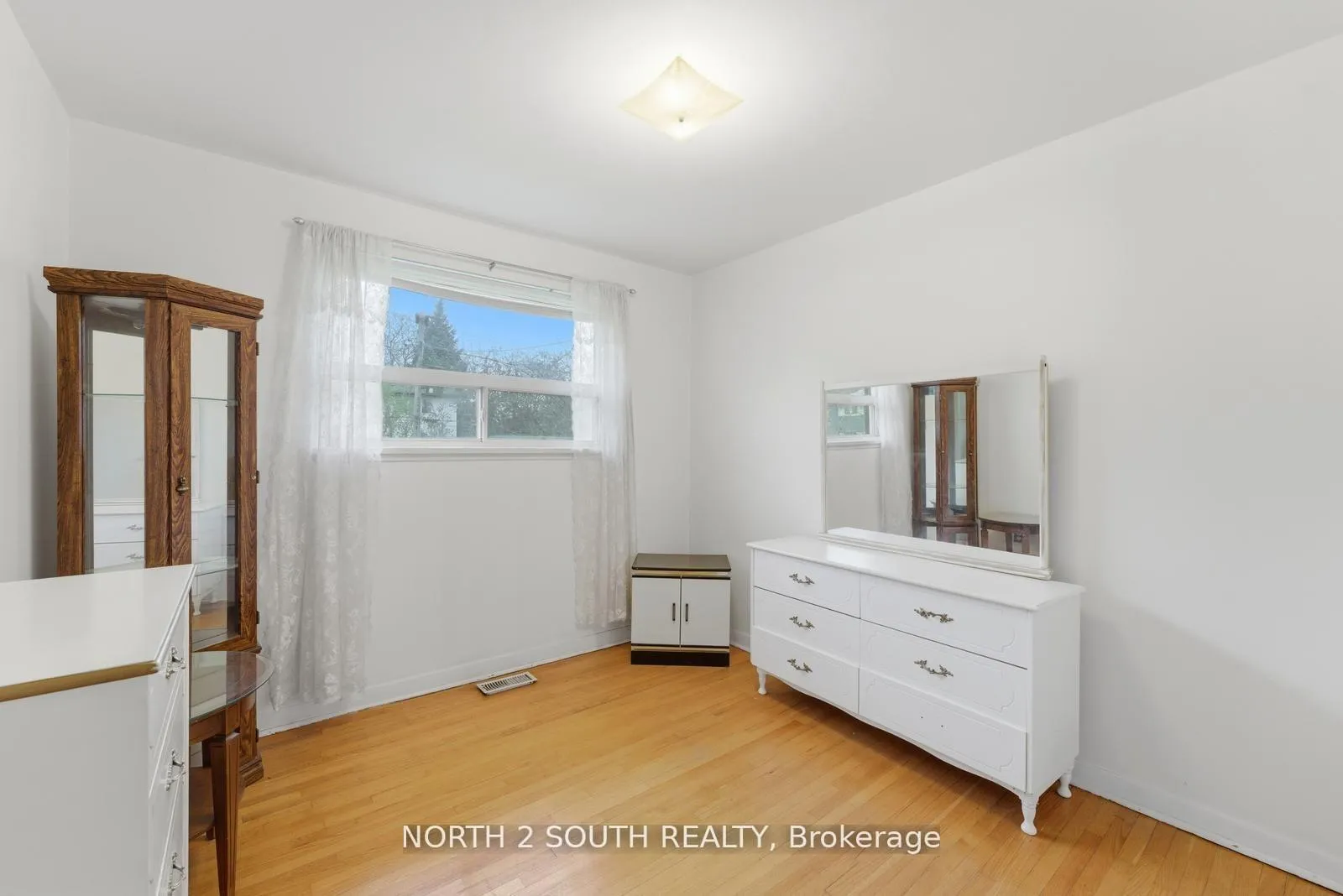 Photo 24 of 24 Vanderbrent Crescent, Etobicoke, Willowridge-Martingrove-Richview — HOMEH