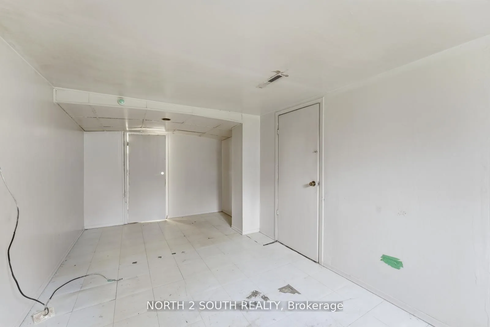 Photo 32 of 24 Vanderbrent Crescent, Etobicoke, Willowridge-Martingrove-Richview — HOMEH