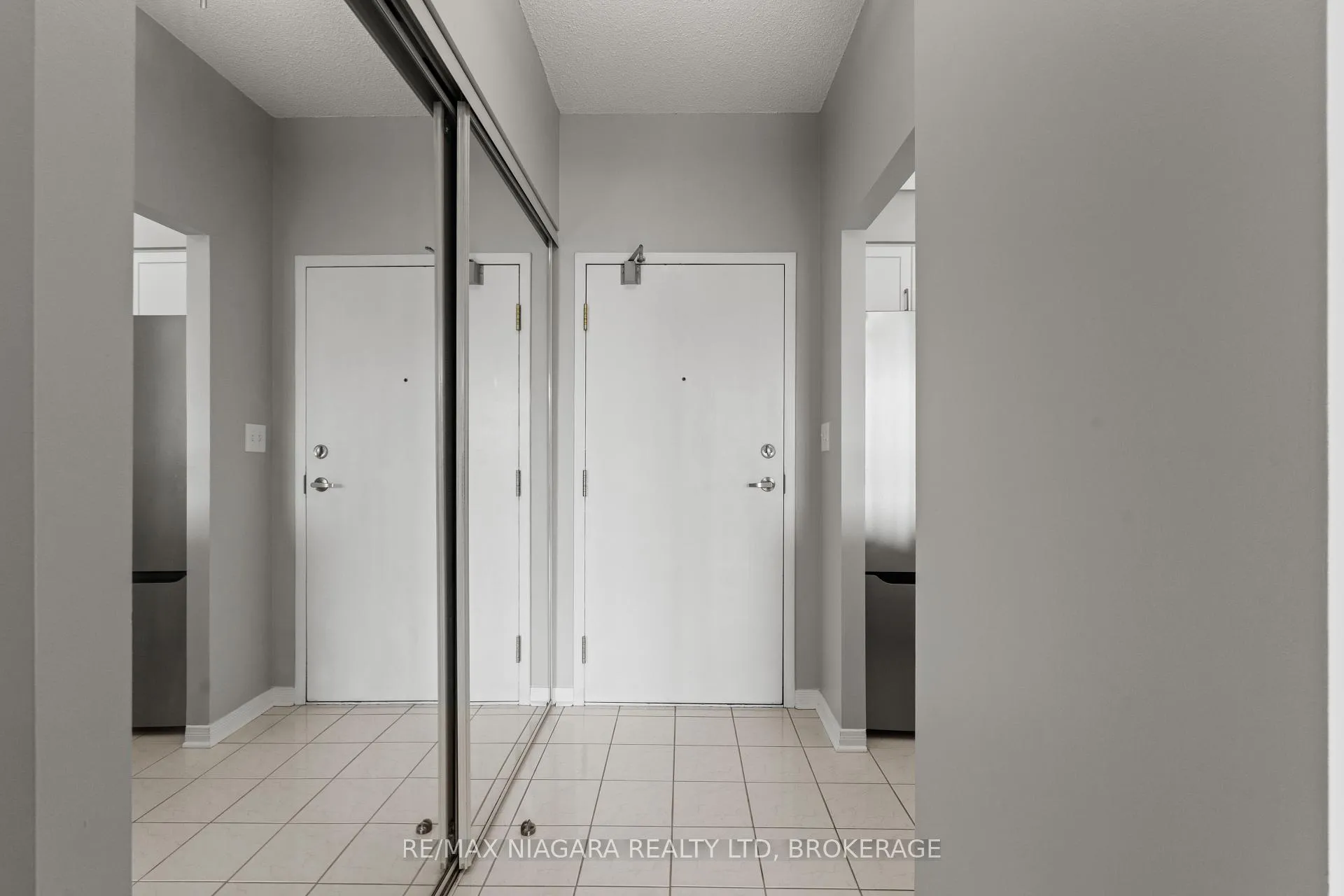 Photo 5 of Unit 703, 495 8 Highway, Hamilton, Stoney Creek — HOMEH