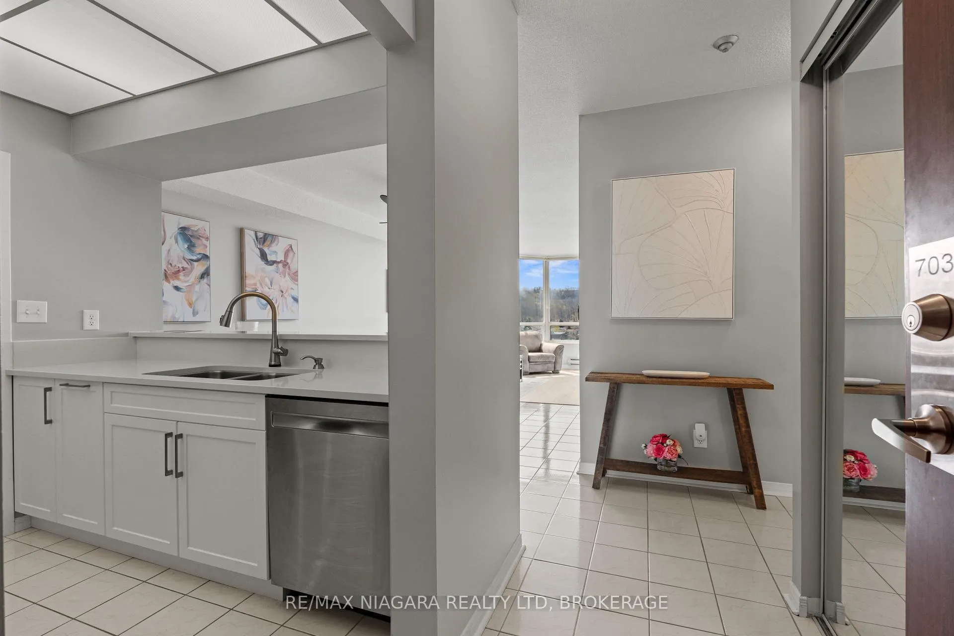 Photo 6 of Unit 703, 495 8 Highway, Hamilton, Stoney Creek — HOMEH