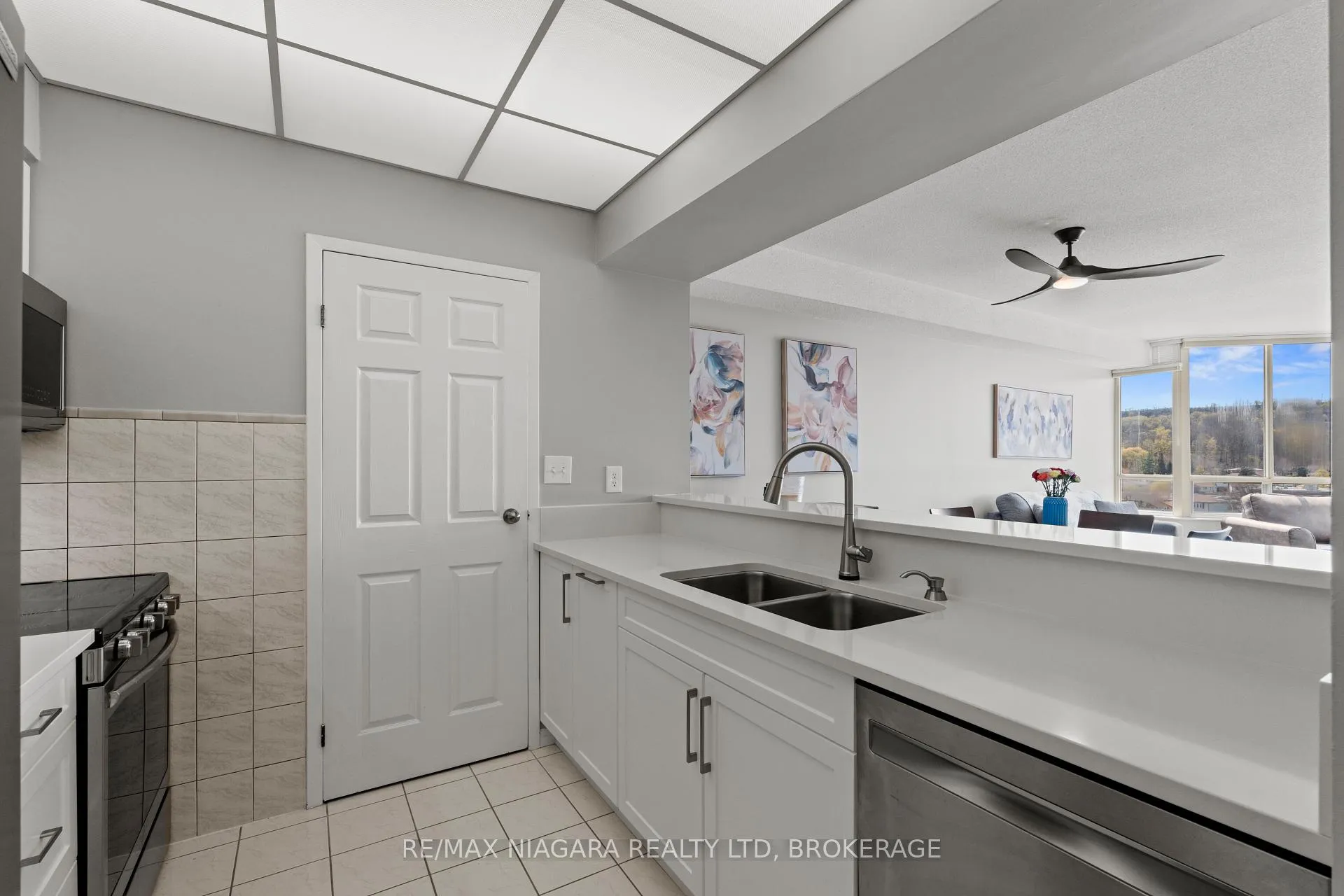 Photo 8 of Unit 703, 495 8 Highway, Hamilton, Stoney Creek — HOMEH