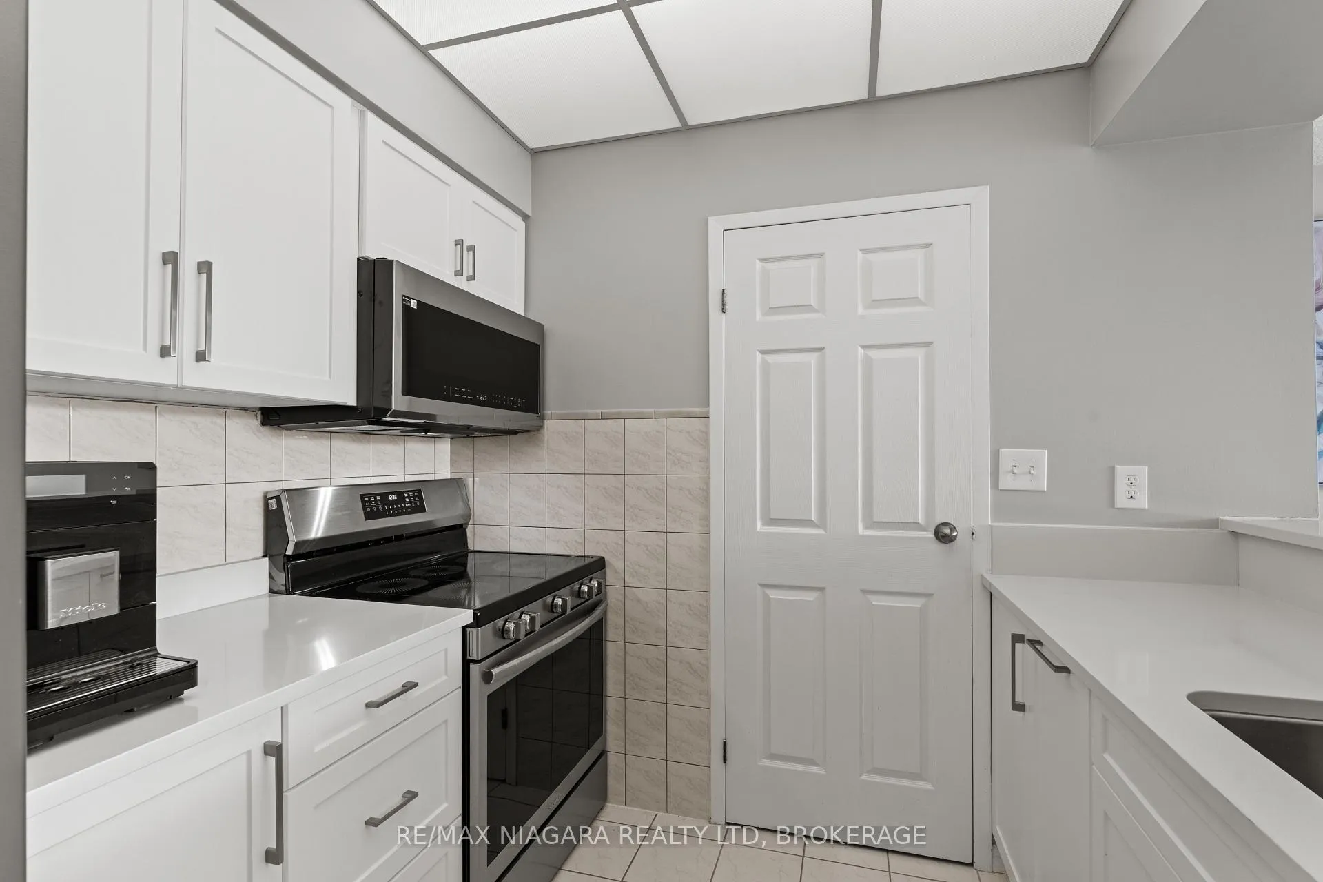 Photo 9 of Unit 703, 495 8 Highway, Hamilton, Stoney Creek — HOMEH