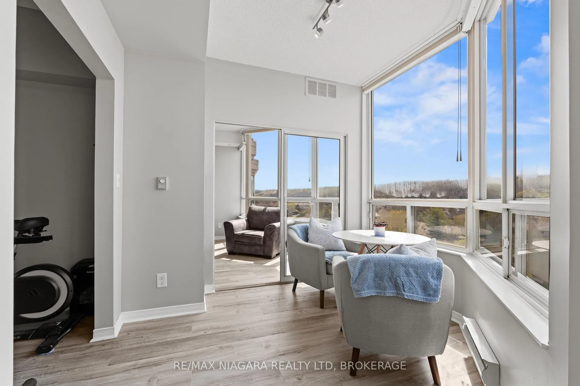 Photo 20 of Unit 703, 495 8 Highway, Hamilton, Stoney Creek — HOMEH