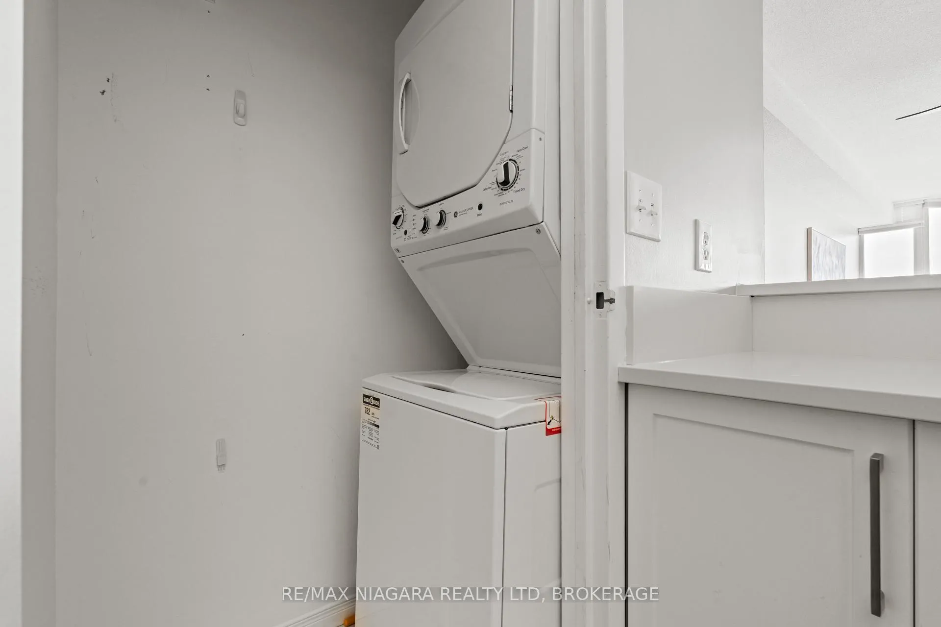 Photo 30 of Unit 703, 495 8 Highway, Hamilton, Stoney Creek — HOMEH