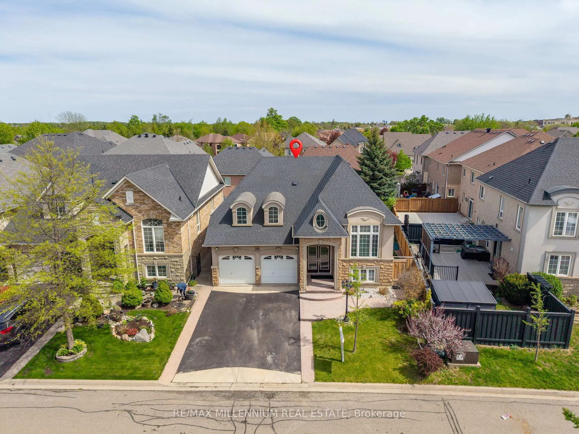 Photo 2 of 28 Donherb Crescent, Caledon, Rural Caledon — HOMEH