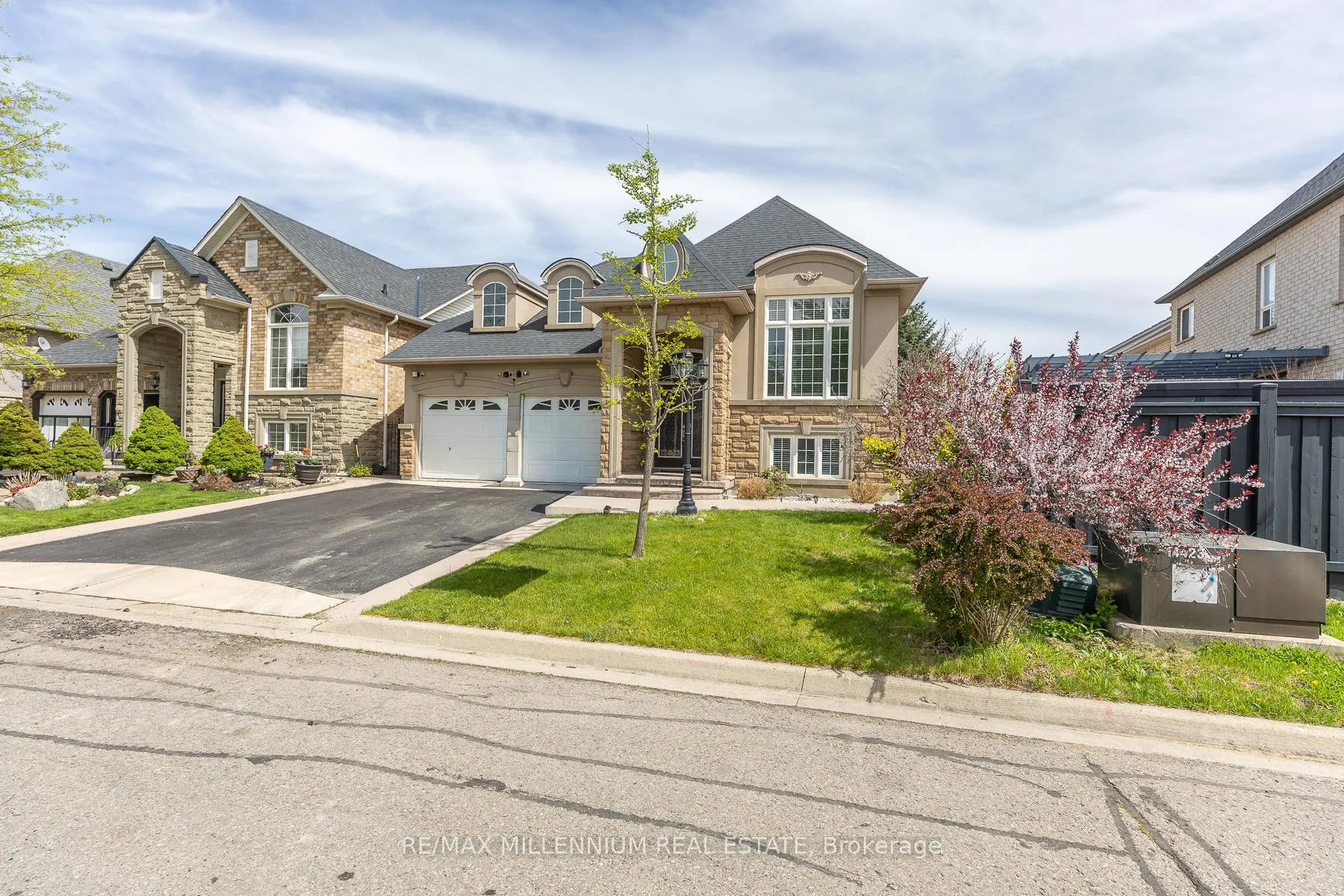 Photo 3 of 28 Donherb Crescent, Caledon, Rural Caledon — HOMEH