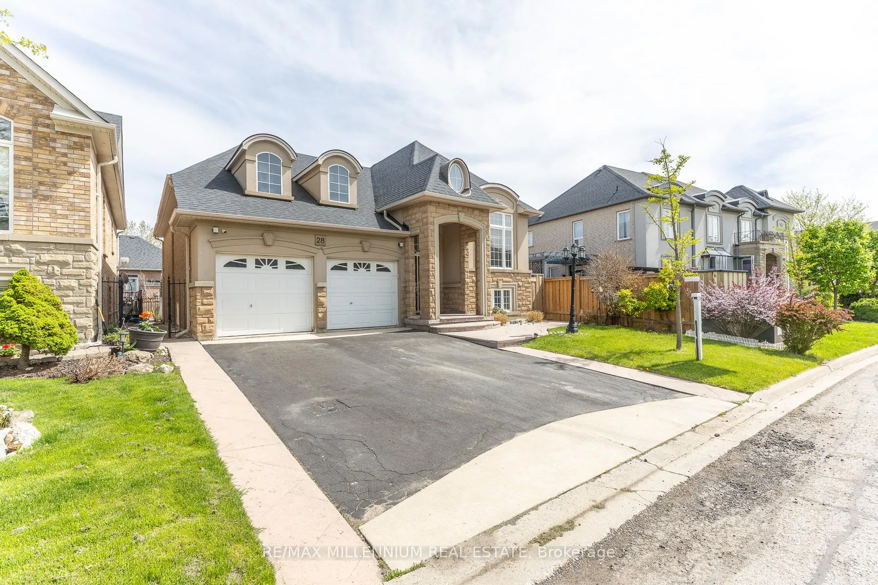 Photo 4 of 28 Donherb Crescent, Caledon, Rural Caledon — HOMEH