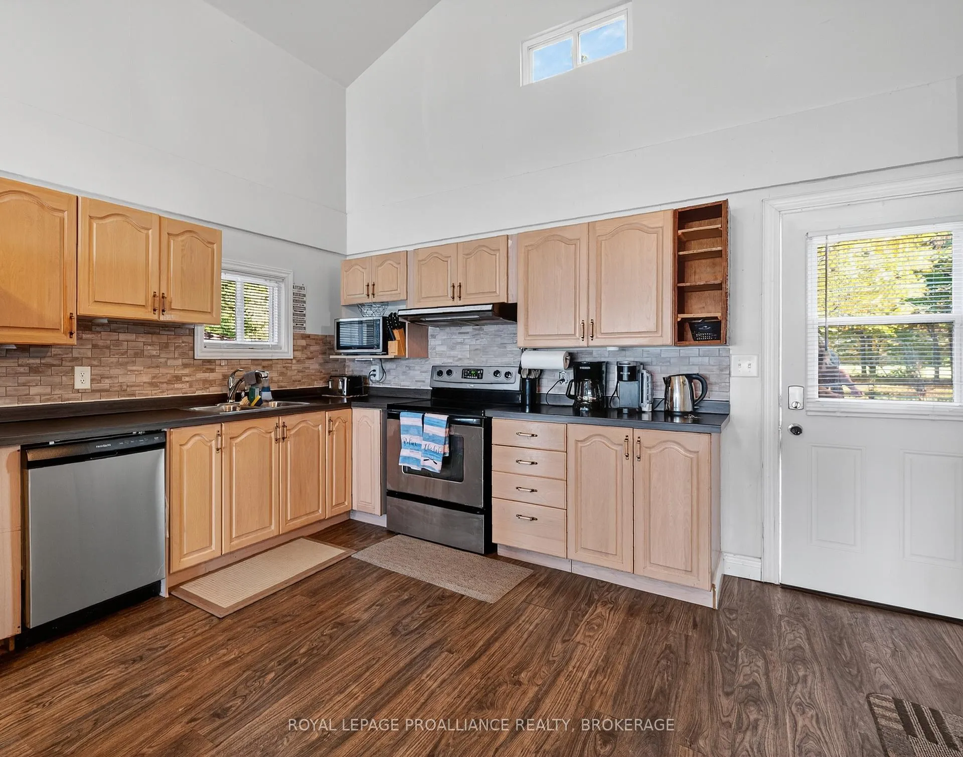 Photo 4 of 14B Morgan's Point Lane, Frontenac Islands, The Islands — HOMEH
