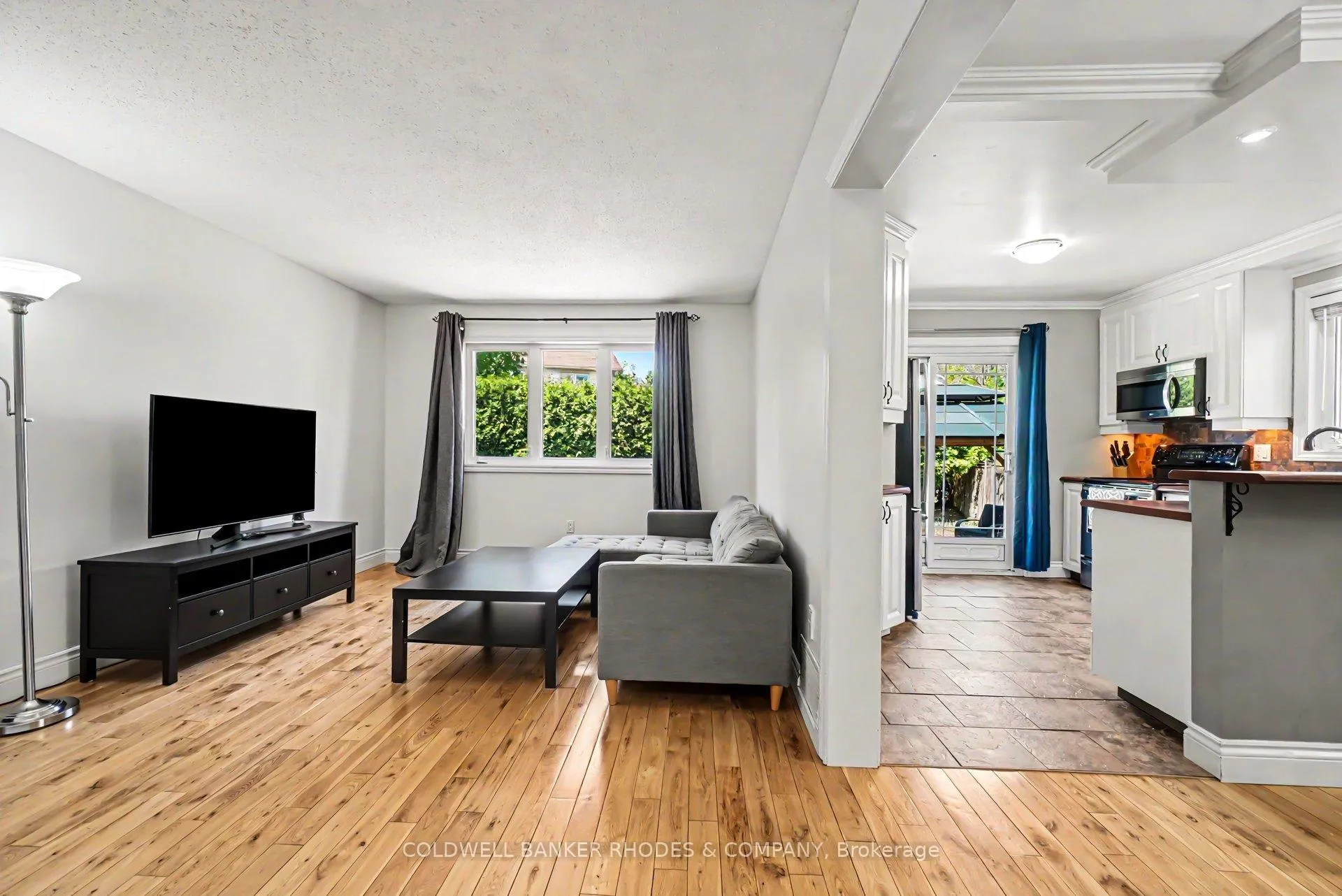 Photo 4 of 1809 Brousseau Crescent, Ottawa, Chateauneuf — HOMEH