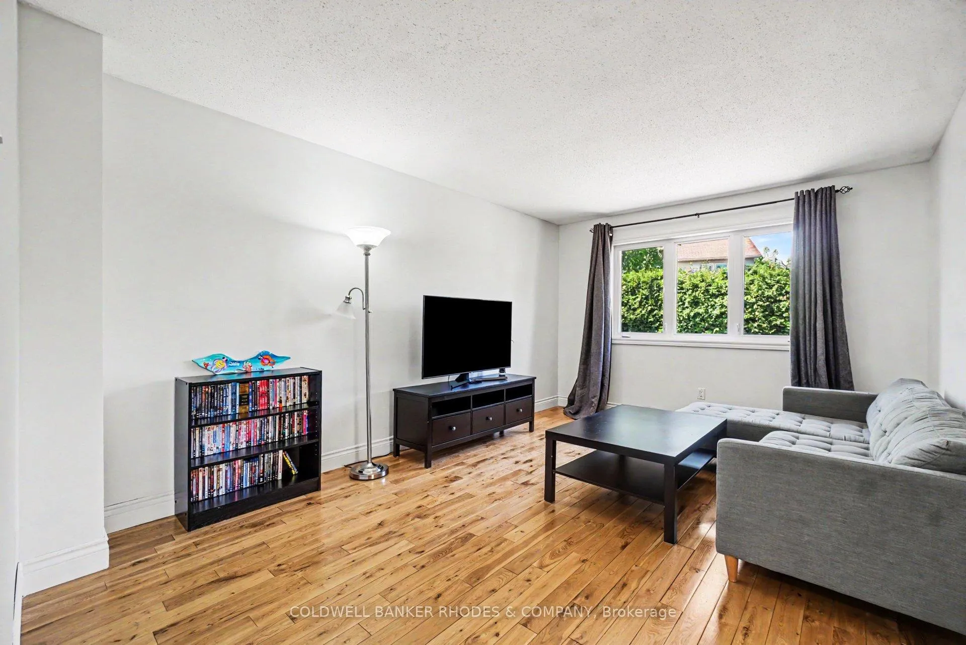 Photo 5 of 1809 Brousseau Crescent, Ottawa, Chateauneuf — HOMEH
