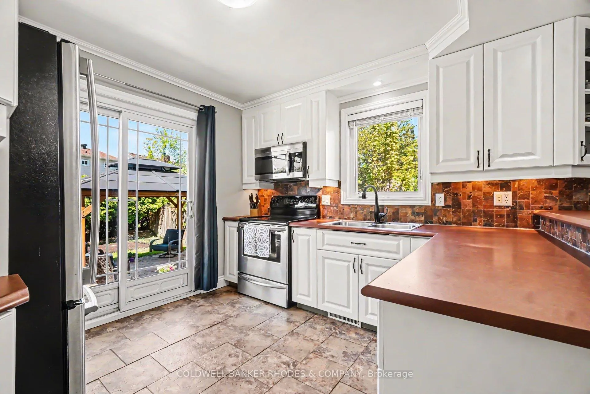 Photo 16 of 1809 Brousseau Crescent, Ottawa, Chateauneuf — HOMEH