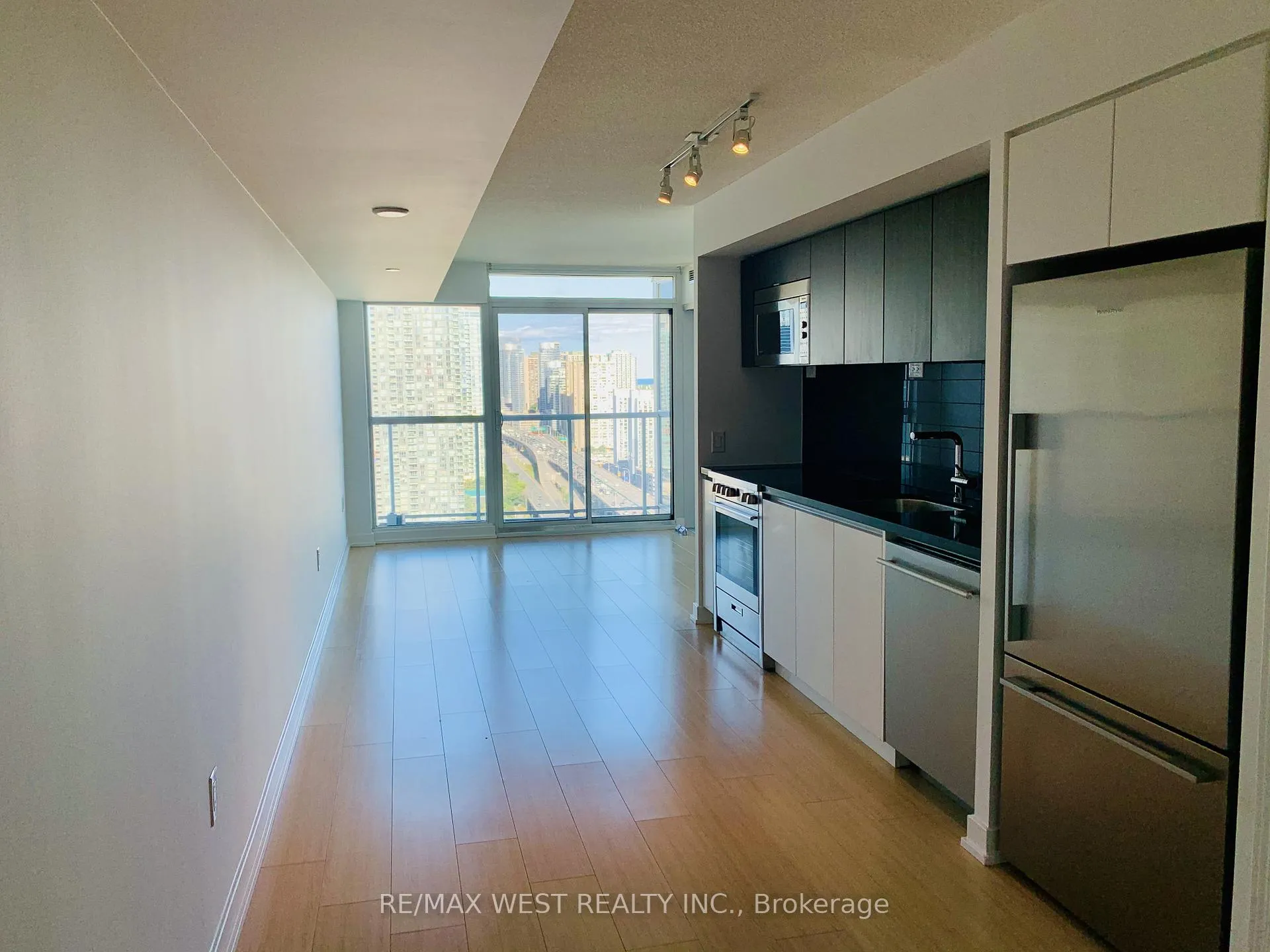 Photo 2 of Unit 2902, 75 Queens Wharf Road, Toronto, Waterfront Communities — HOMEH