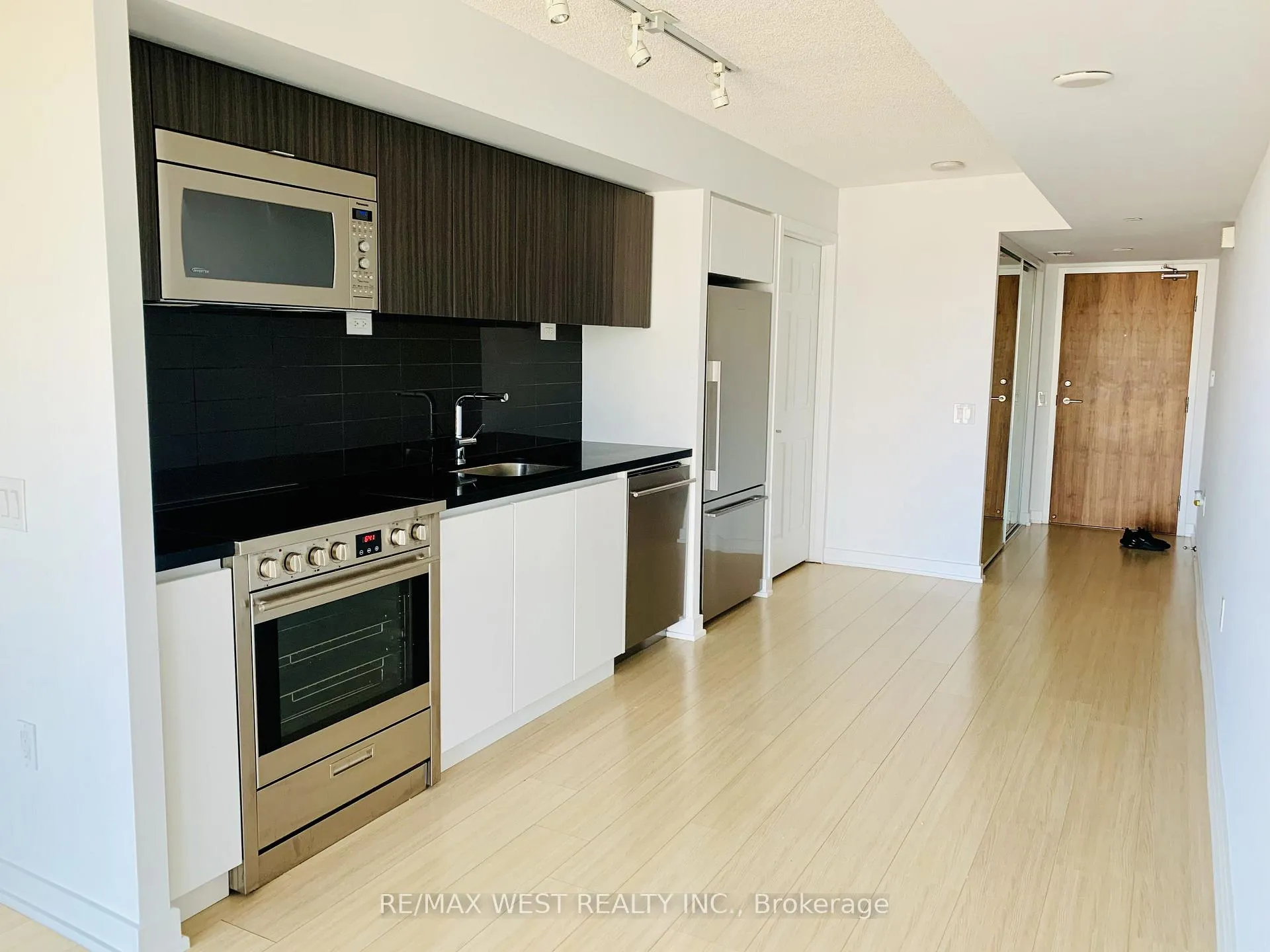Photo 3 of Unit 2902, 75 Queens Wharf Road, Toronto, Waterfront Communities — HOMEH