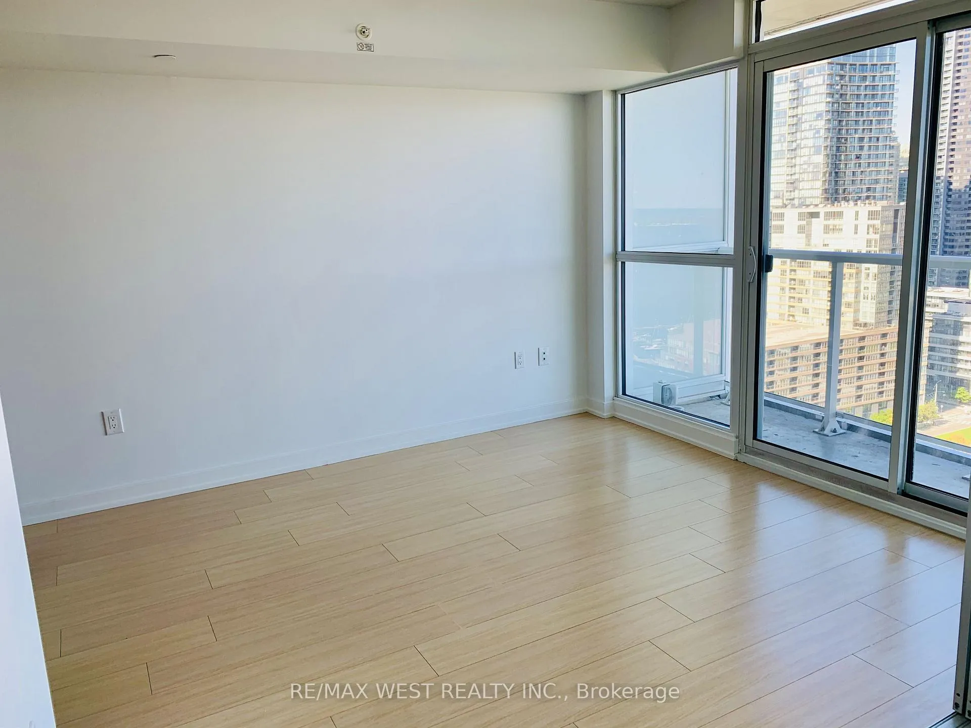 Photo 5 of Unit 2902, 75 Queens Wharf Road, Toronto, Waterfront Communities — HOMEH