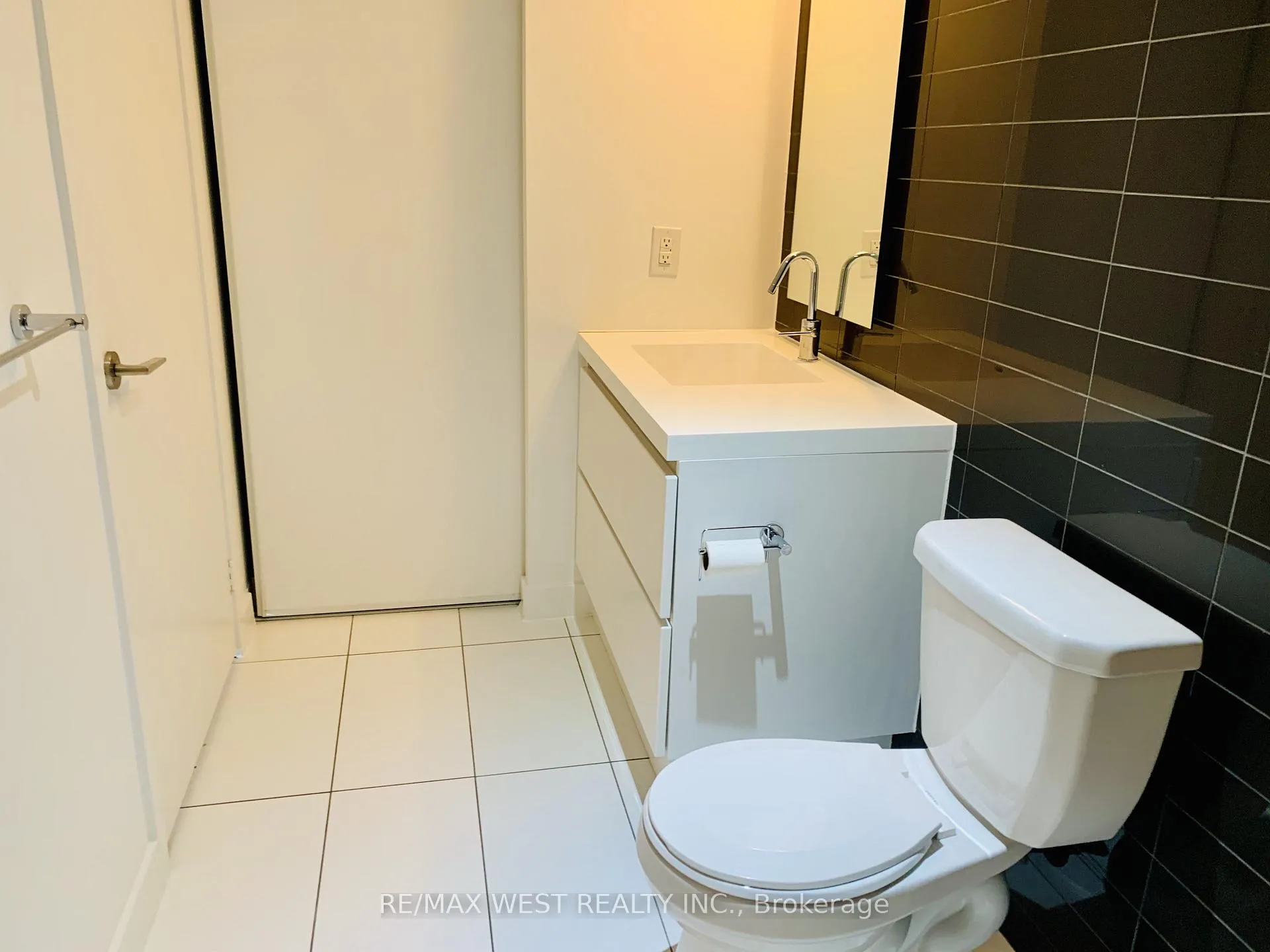 Photo 10 of Unit 2902, 75 Queens Wharf Road, Toronto, Waterfront Communities — HOMEH