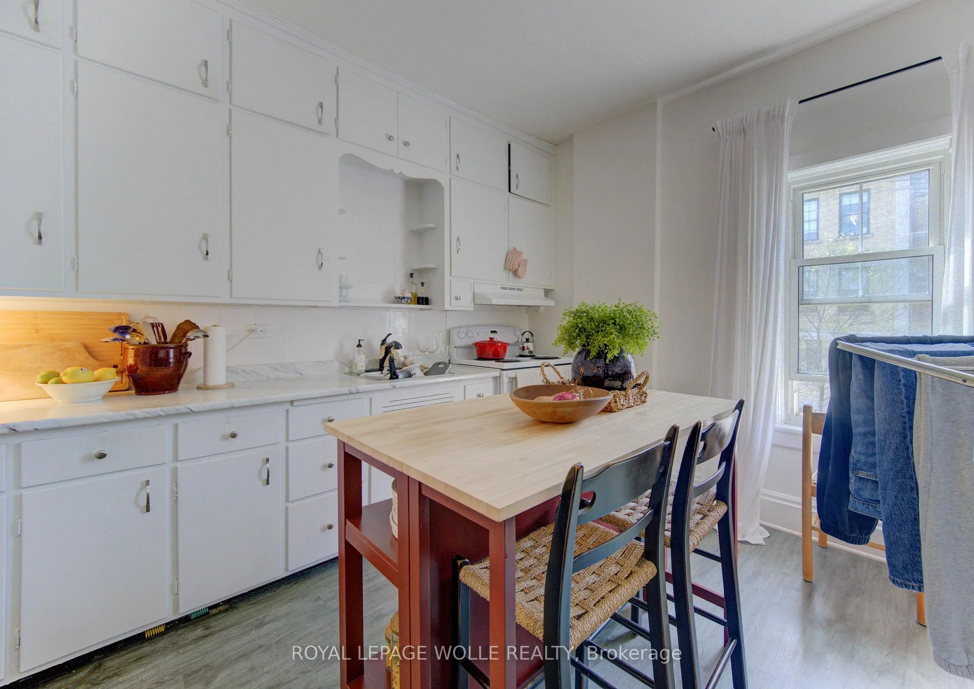 Photo 23 of 48 Breithaupt Street, Kitchener, KW Hospital — HOMEH