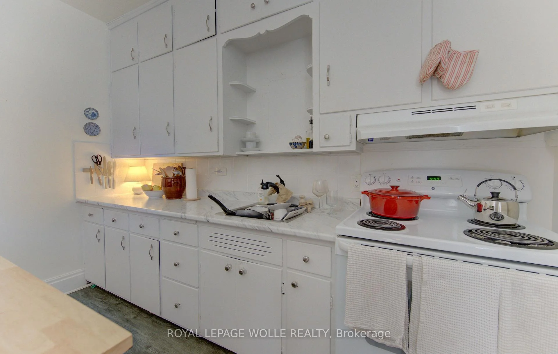 Photo 25 of 48 Breithaupt Street, Kitchener, KW Hospital — HOMEH