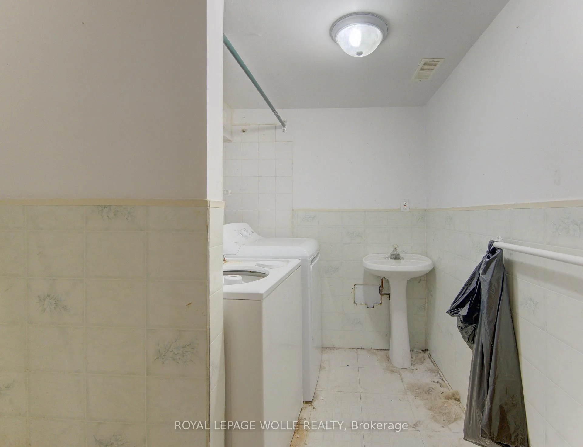 Photo 37 of 48 Breithaupt Street, Kitchener, KW Hospital — HOMEH