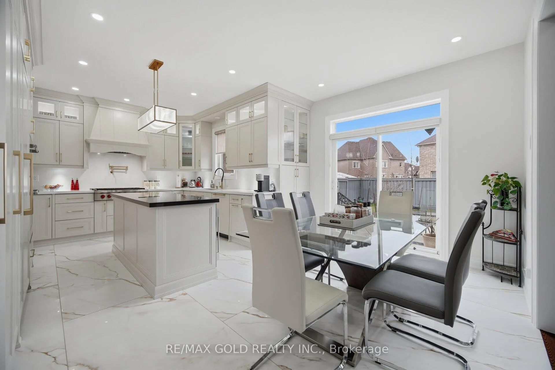 Photo 11 of 43 Decorso Drive, Brampton, Bram East — HOMEH